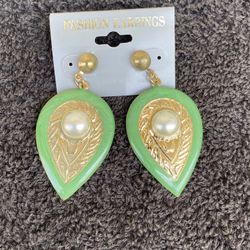 Vintage Green Gold Tone Tear Drop Stud Earrings