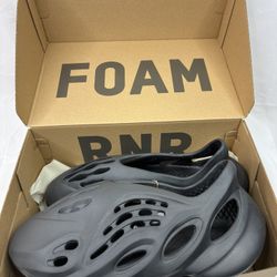 NWB Adidas Yeezy Foam RNR Runner Men’s Size 11 – Onyx Black (HP8739)