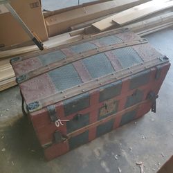 Vintage chest