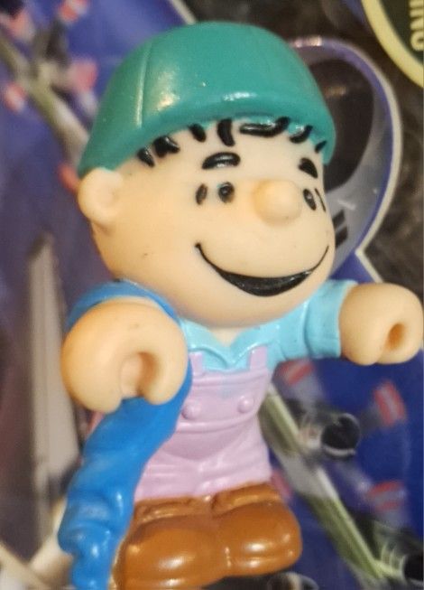 Vintage McDonalds Happy Meal Toy PEANUTS Farm Linus Charlie Brown Figure 2.5 inch