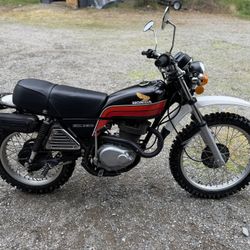 Vintage 1976 Honda XL350 motorcycle 
