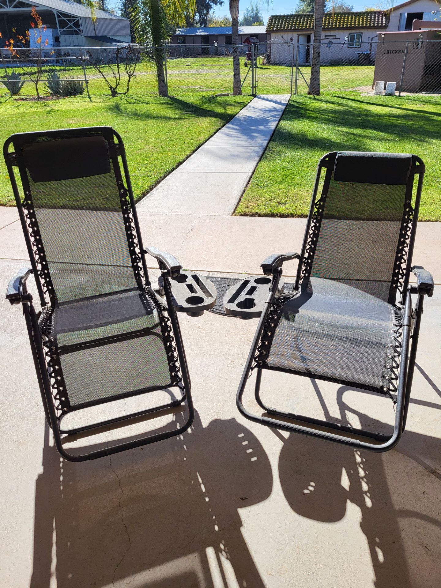 Like new lounge chairs