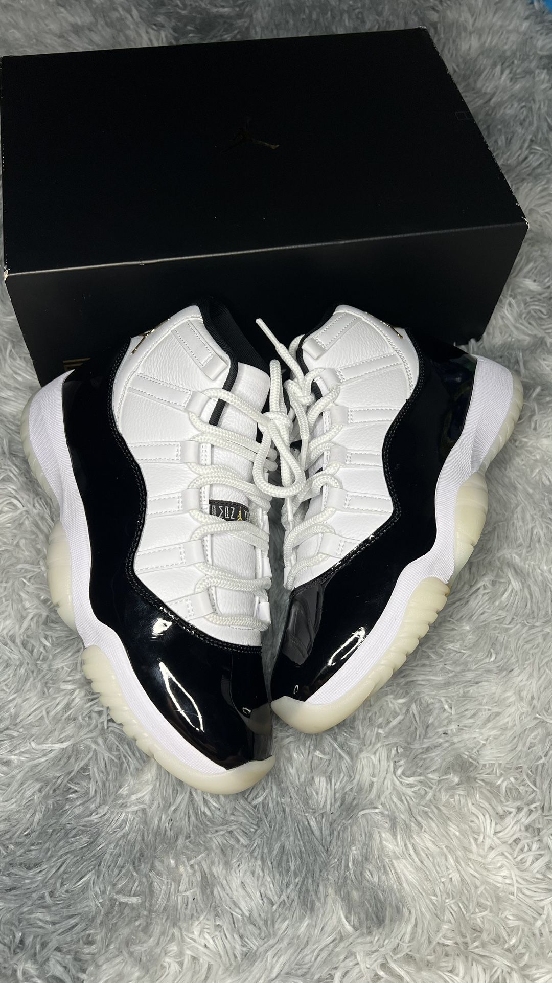 Air Jordan 11 “Gratitude” Size 8.5M