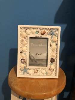 Brand new nautical frame never used holds 4x6 picture