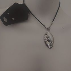 Metal And Rubber Necklace Set
