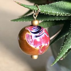 🔴 Pretty, lightweight, red pendant with swirly, marbleized paint