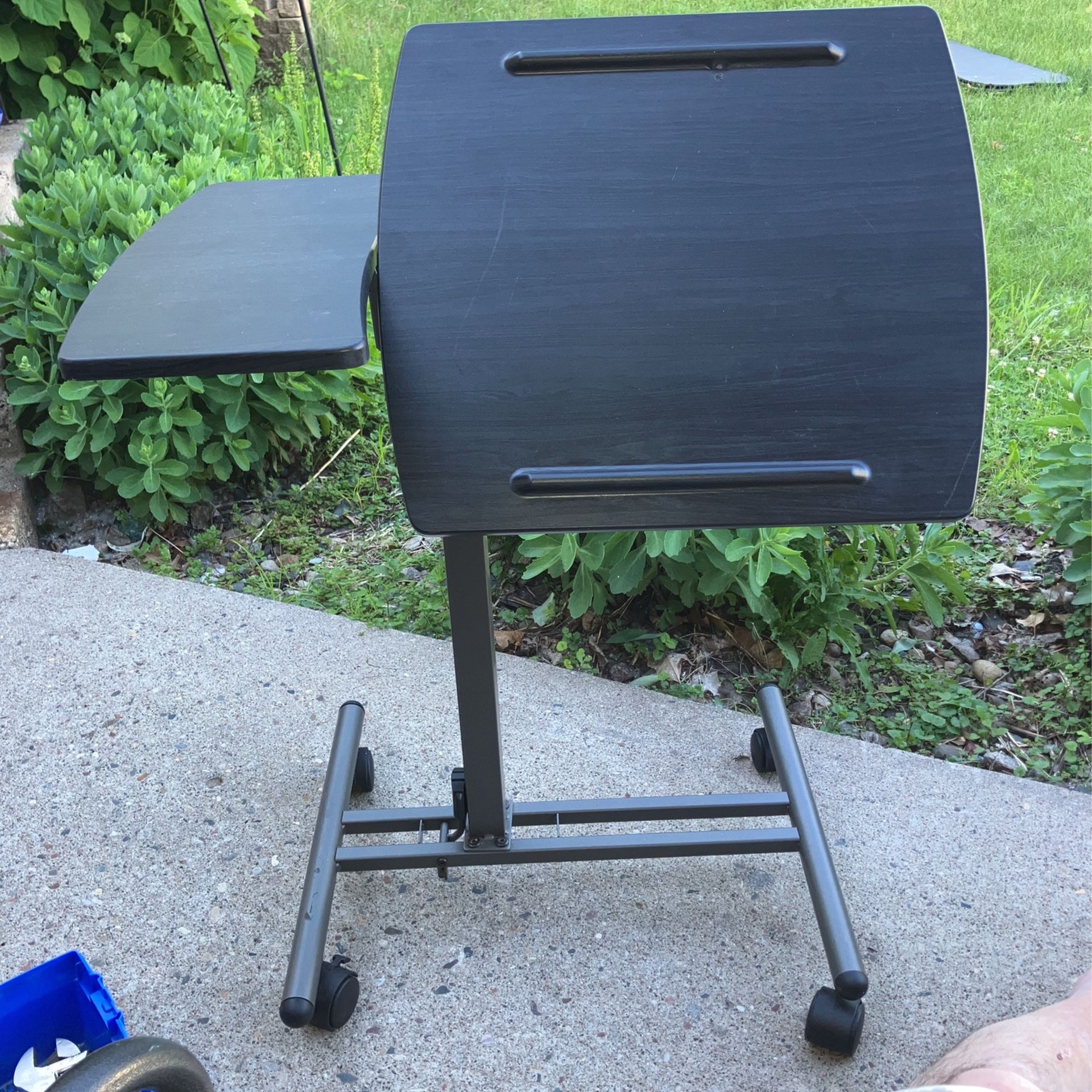 20" Dual-Surface Adjustable Laptop cart