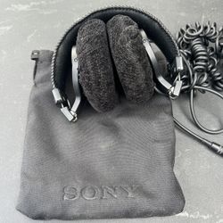 Sony MDR-7506 Professional Studio Headphones