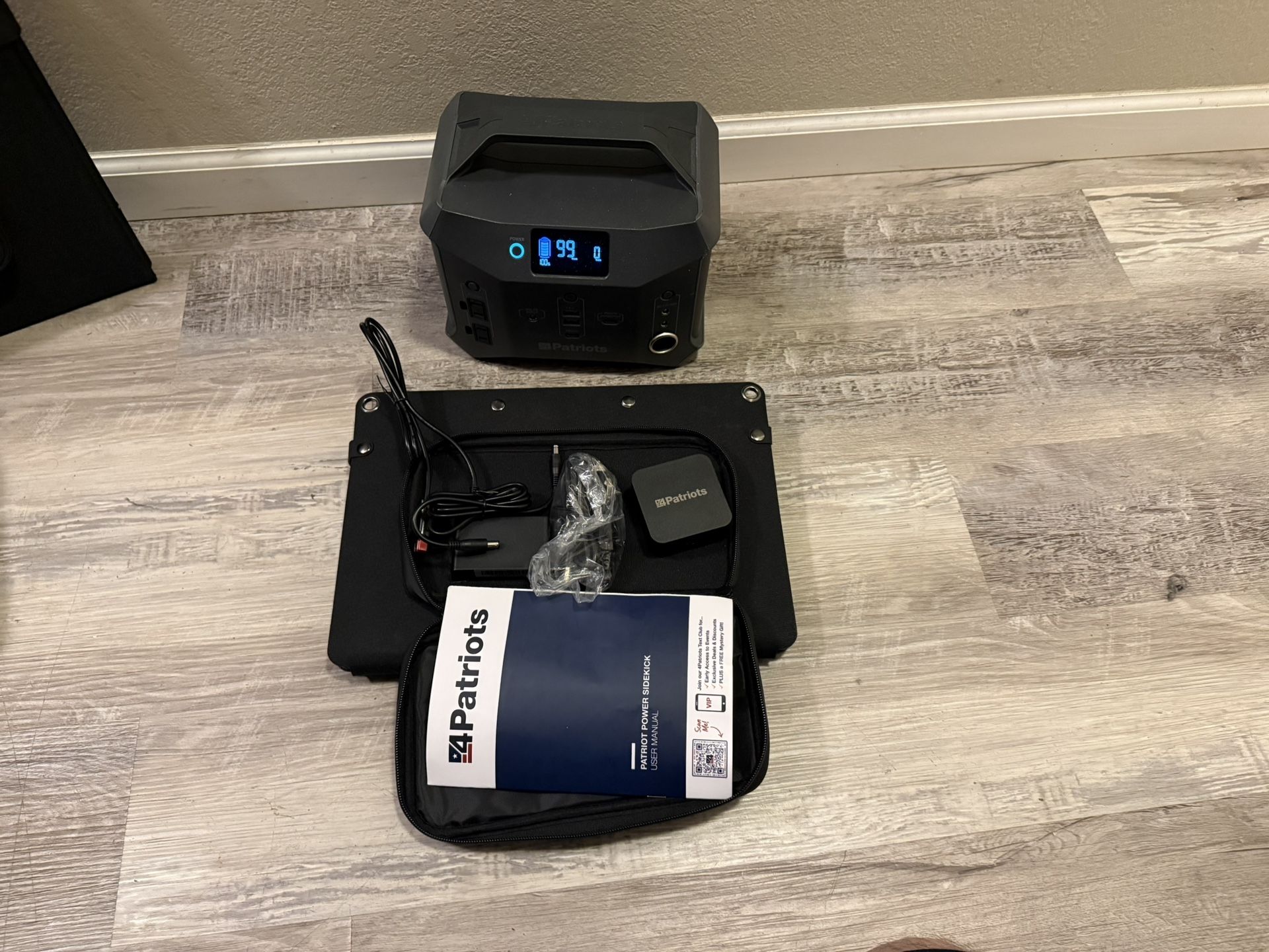 Solar Generator With Panel