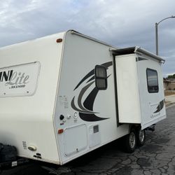 2013  Rockwood (Slideout) Solar Panel