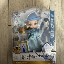 Wizarding World Harry Potter, 8-inch Fleur Delacour 10-piece Doll Gift Set