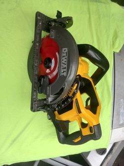 Dewalt.    7  1/4