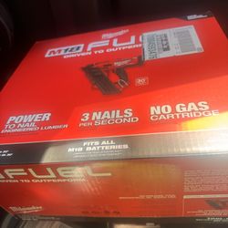 Milwaukee M18 FUEL 3-1/2 in. 18- Volt 30-Degree Lithium-lon Brushless Cordless Framing