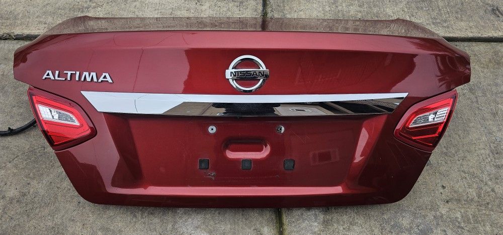 2016-2018 Nissan Altima Trunklid