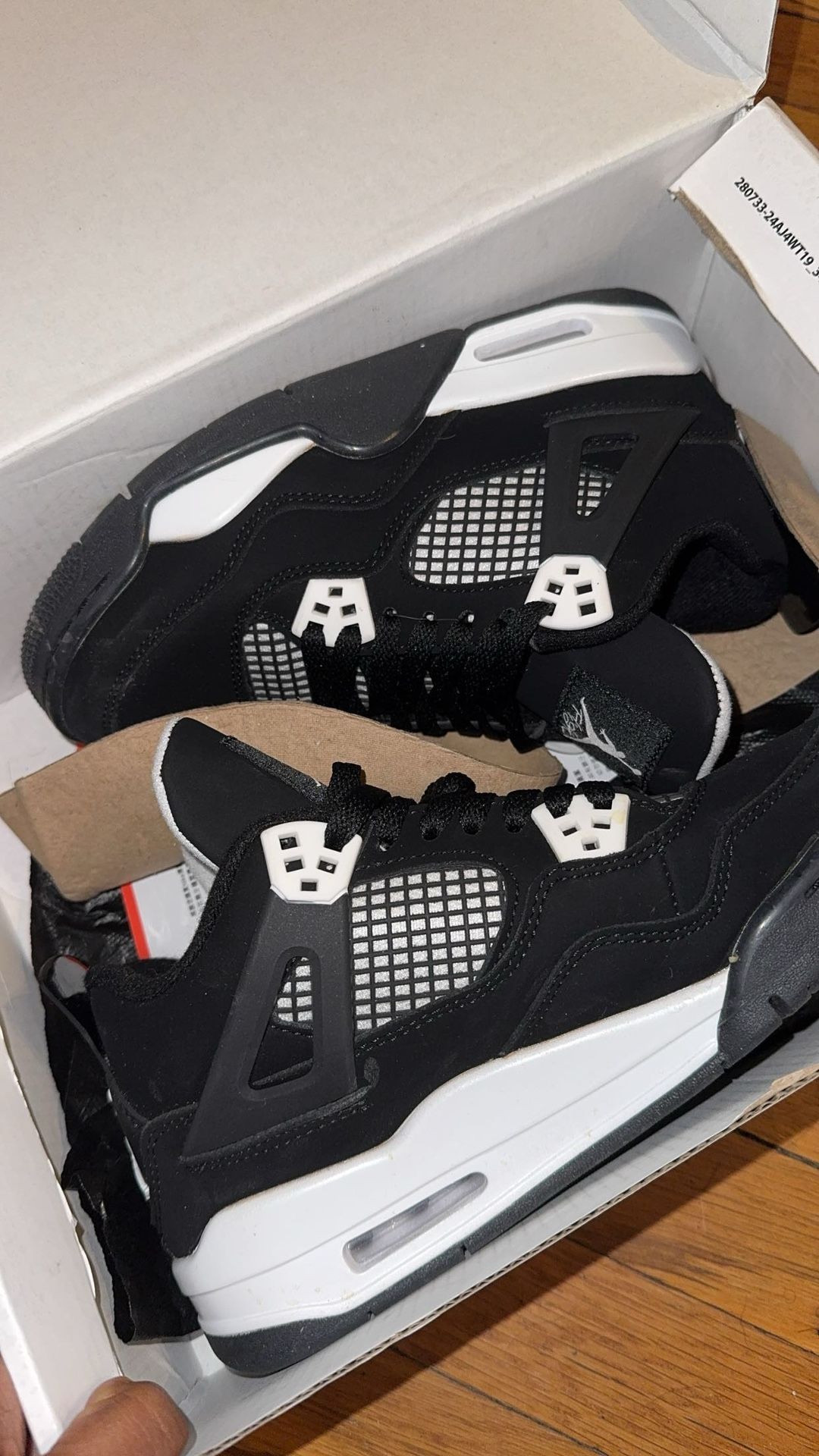 Air Jordan 4 White Thunder