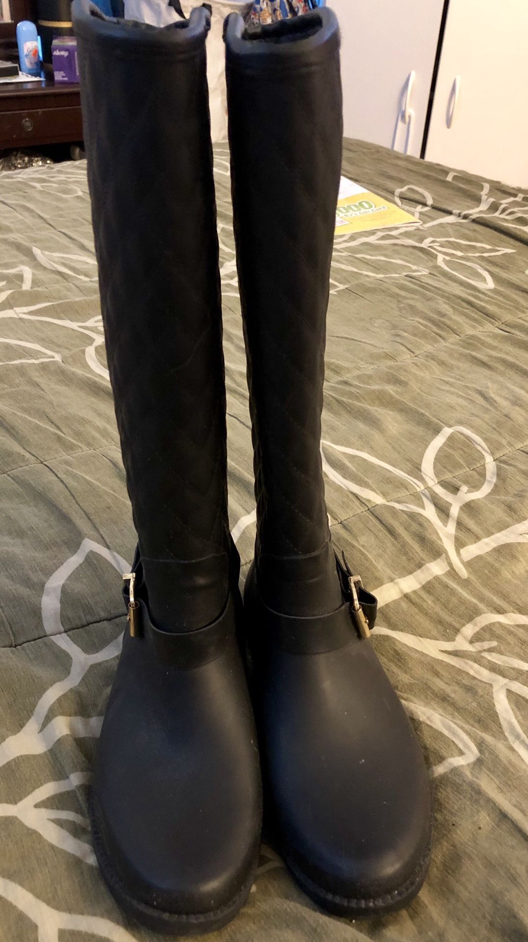 pretty and elegant black rain boots for women guess size 6