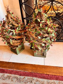 NWT Grapevine Christmas Tree Decor Topiaries Set of 2