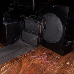 Selling audio equipment Only Plug In For Both Speakers