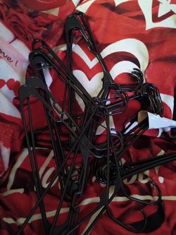 40 black plastic hangers
