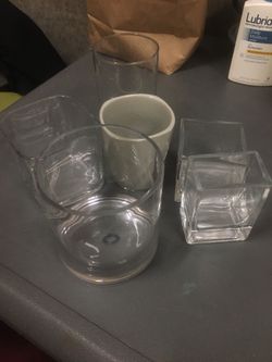 6 vases 5.00
