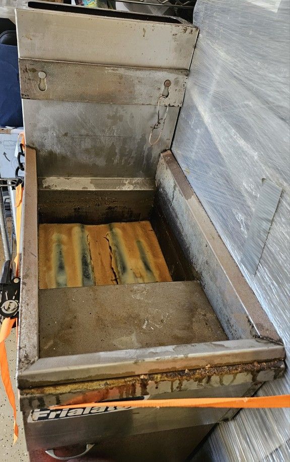 Frialator/Deep Fryer, Works GREAT, Just Needs a Good Cleaning :)
