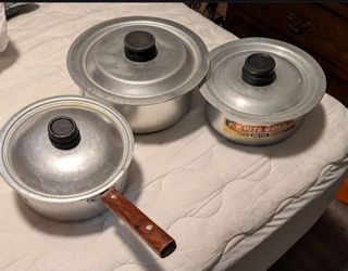 Like new 6 pieces of  aluminum  cookware set  ( from Pakistan).