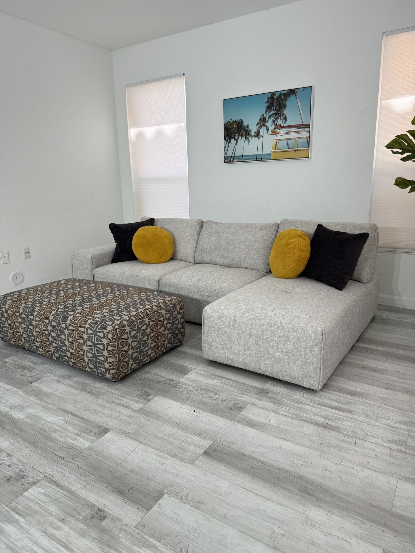 Room To Go 3-Piece Sectional Couch – Gray Fabric