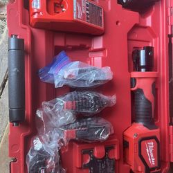 Milwaukee Short Throw Press Tool