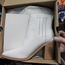  White Ladies Dress Boots