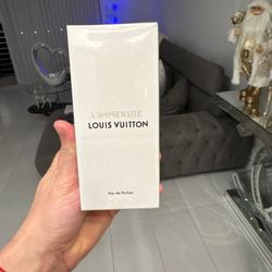 Perfumes nuevos en sus cajas