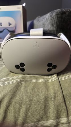 VR headset. Quest.3s
