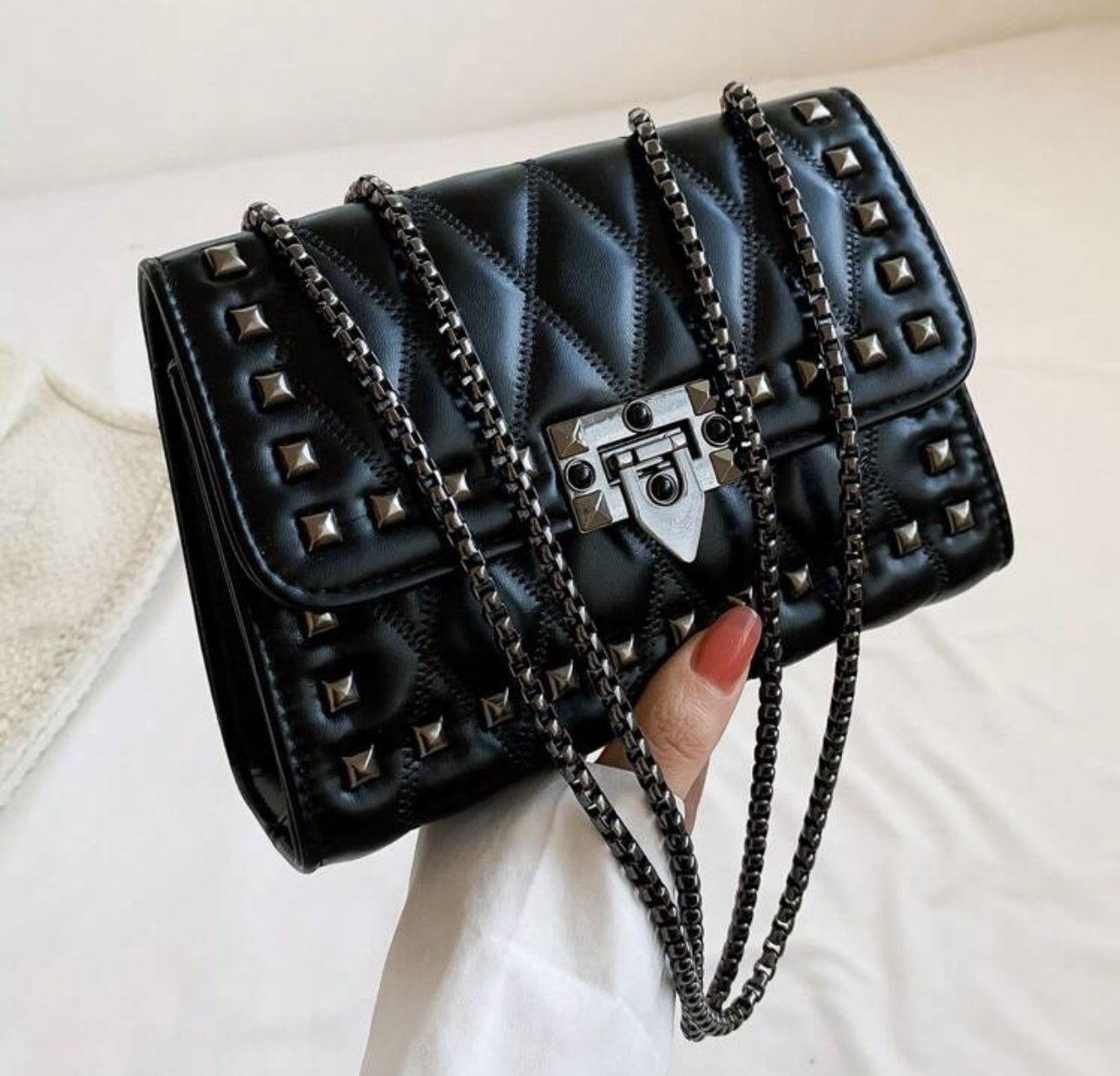 Beautiful modern bag just as seen in photos, good quality
