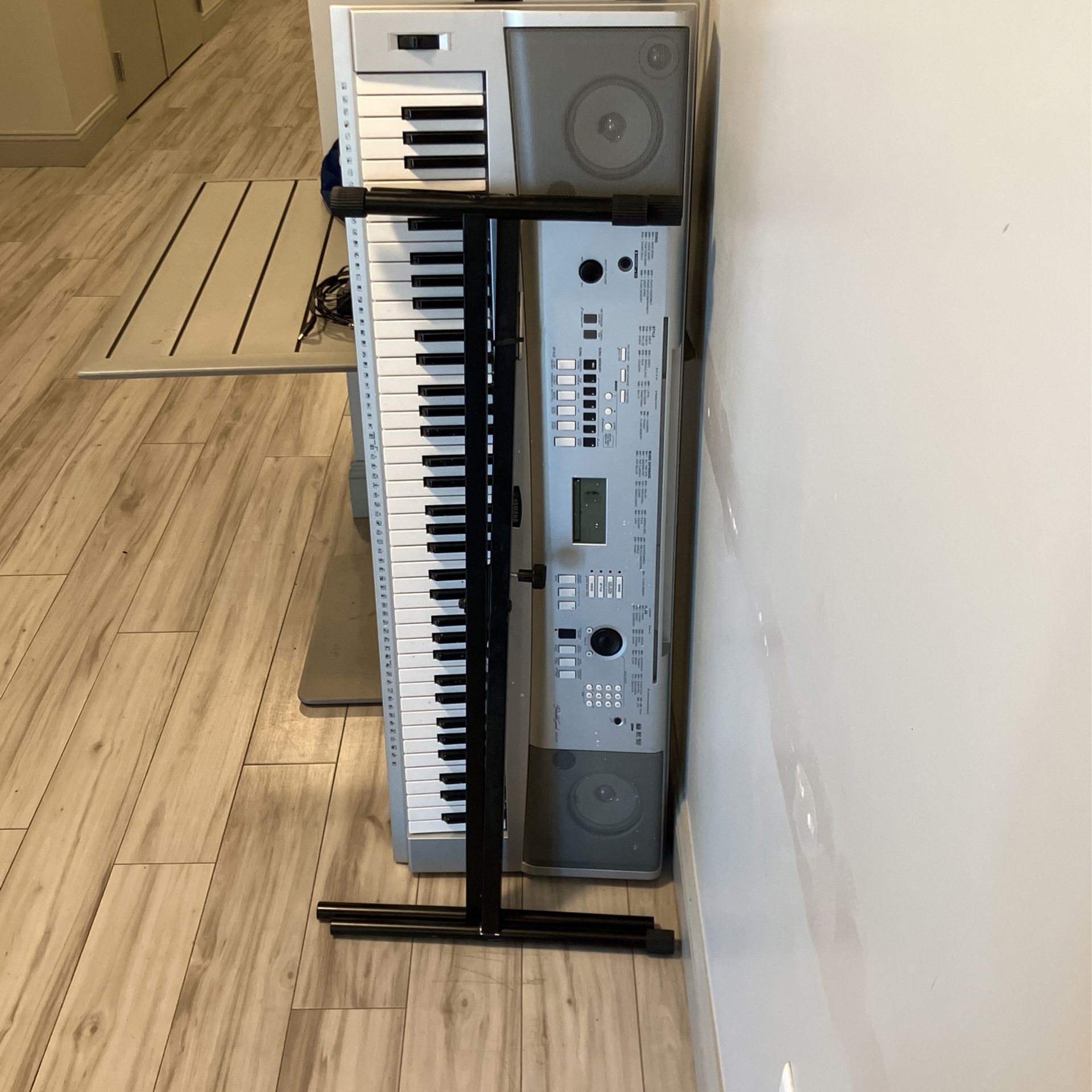 Yamaha Portable Grand DGX-230