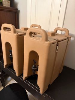 Hot and cold beverage containers