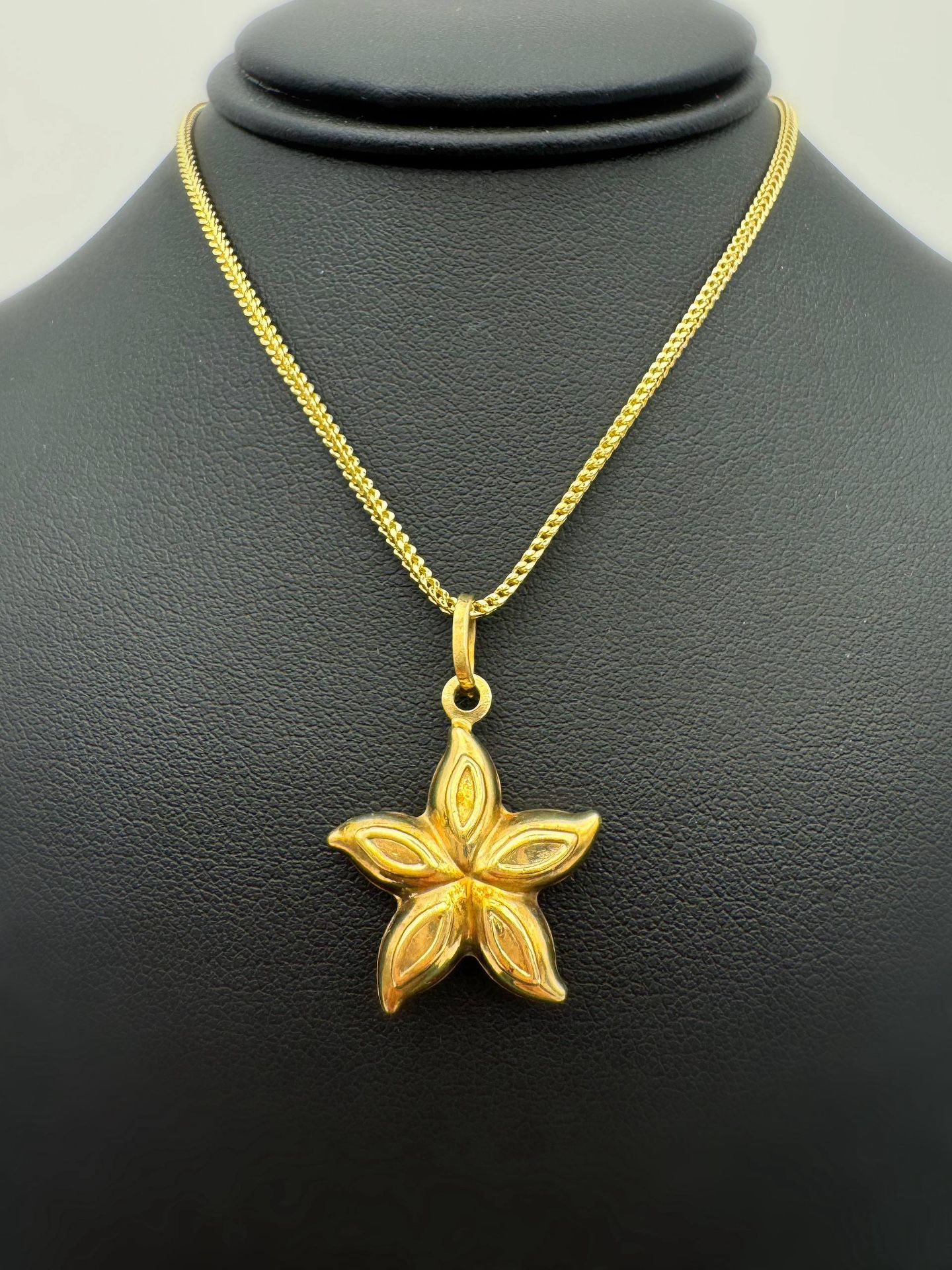 14k yellow gold Italy Starfish beach flower pendant charm