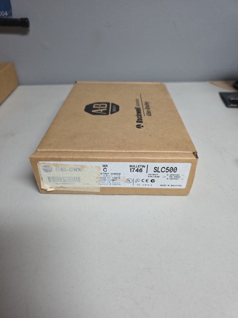 Allen-Bradley. -   output module