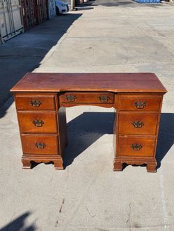 Antique Chippendale Style Wooden Pedestal Desk