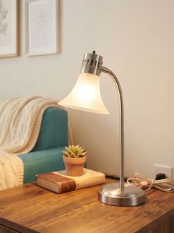 Table lamp/desk lamp. Excellent conditions!