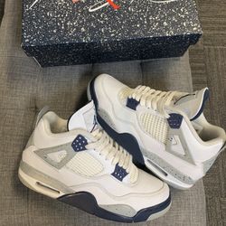 Jordan 4 Midnight Navy - Size 9