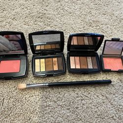 Face Blushes And Eye Shadow Kits 