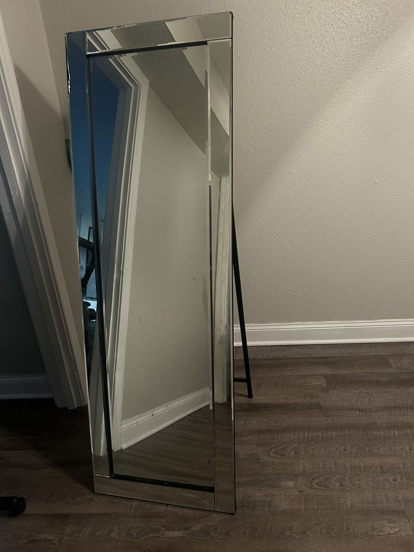 Stand Up Mirror