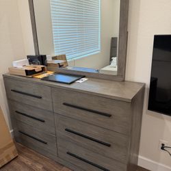 Full Bedroom Set  w/ Nightstand & Mirror