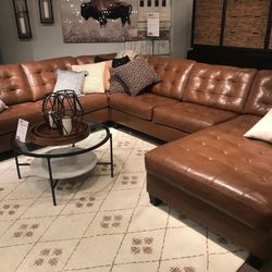 Baskove Auburn Large Leather LAF Sectional /couch /Living room set