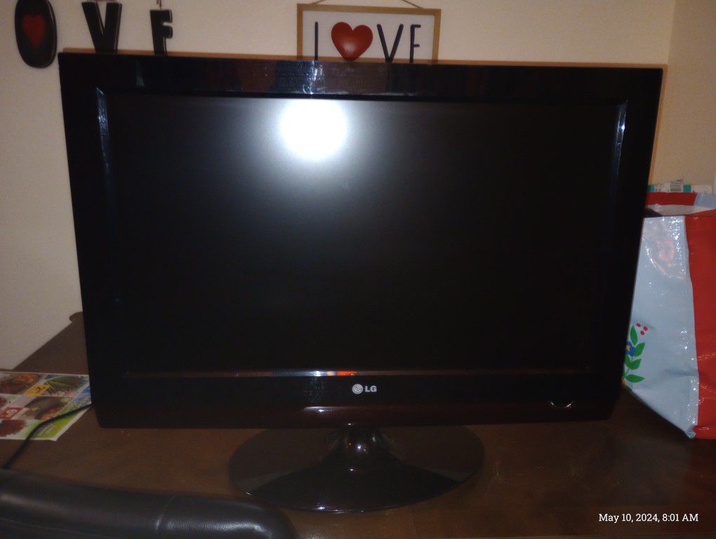 LG 40 Inch TV W/DvD Player 
