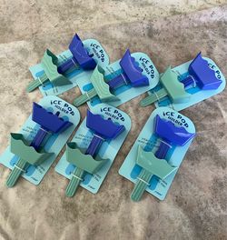 Reusable Plastic Ice Pop Holders Set of 6