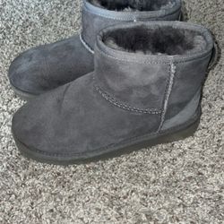 Ugg Mini