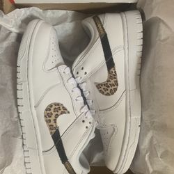 DS Nike dunk low woman’s 7.5