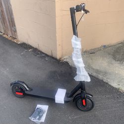 BRAND NEW IN BIX ELECTRIC SCOOTER 
