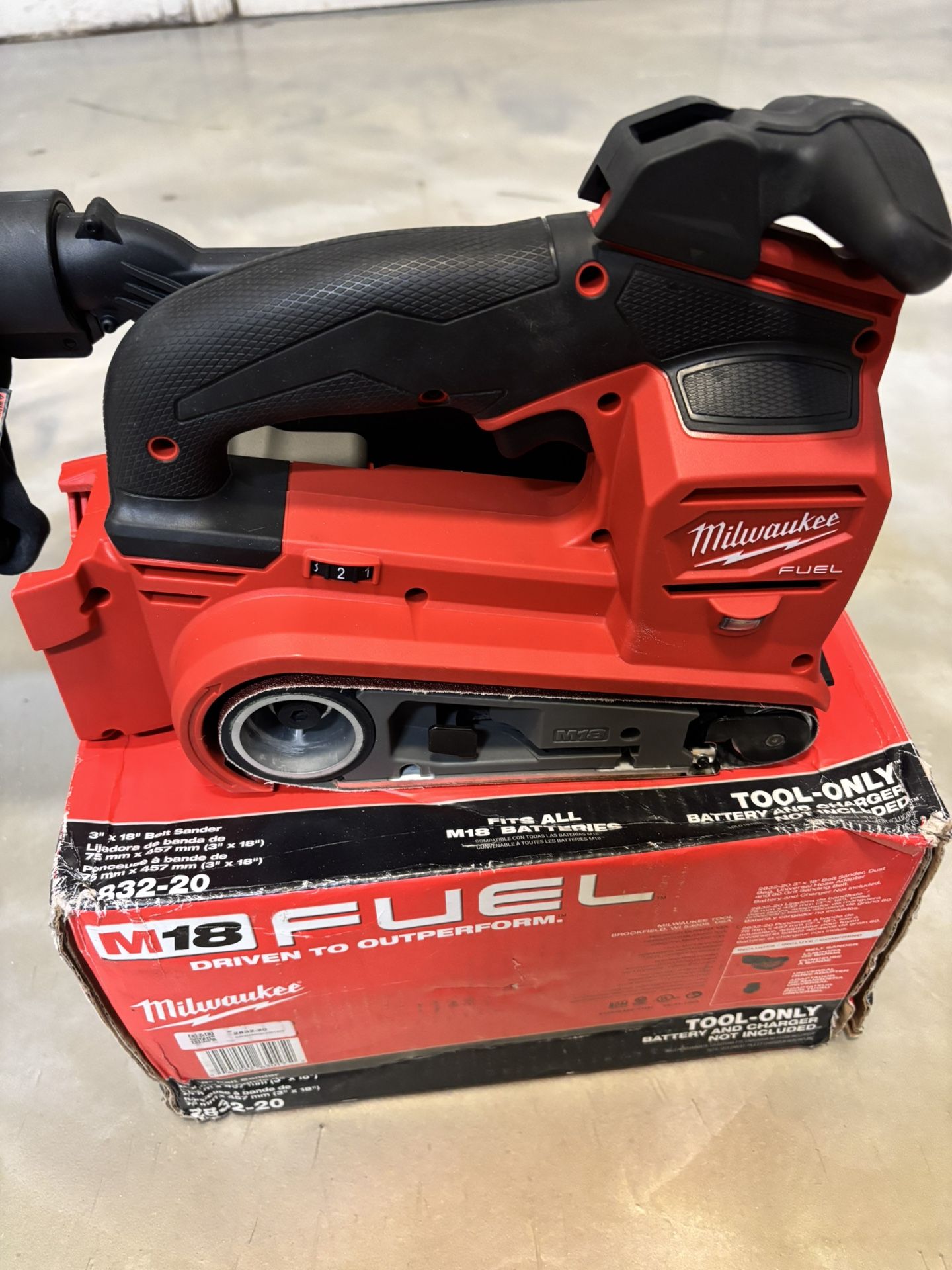 Milwaukee M18 FUEL 3” Belt Sander