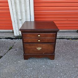 Vintage CAROLINA FURNITURE WORKS NighstandVintage CAROLINA FURNITURE WORKS 6 Drawer Dresser For Sale $350 OBO
Piece is made of Solid Wood & Comes wit 